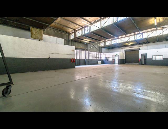 495M² FACTORY FOR SALE IN BOOYSENS